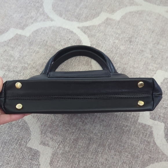 Vintage Soft Black Leather Minimalist Hand Bag with Structured Design - Picture 5 of 6